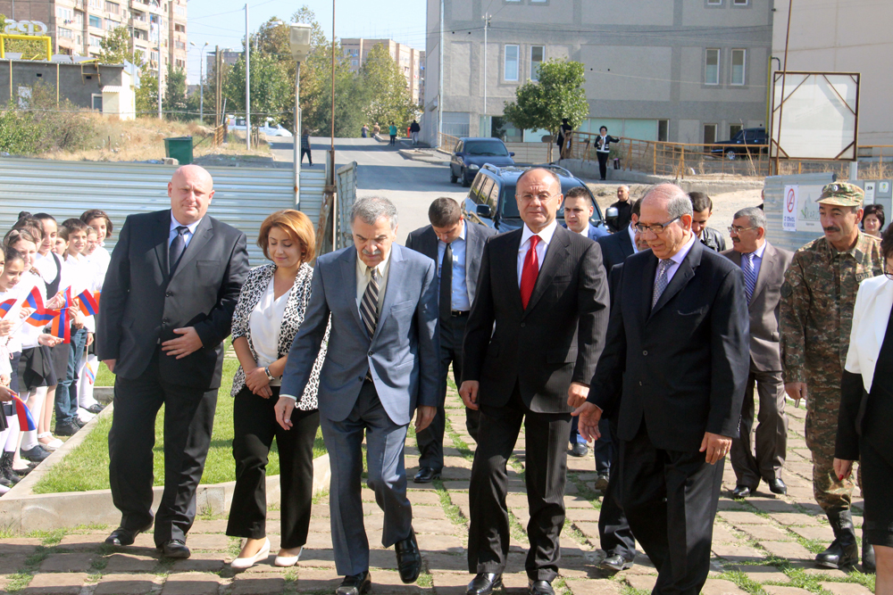 ՀՀ պաշտպանության նախարար Սեյրան Օհանյանի այցը «Խորեն և Շուշանիկ Ավետիսյան դպրոց և համայնքային կենտրոն»