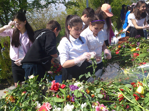 Ծաղկահավաք Ծիծեռնակաբերդում