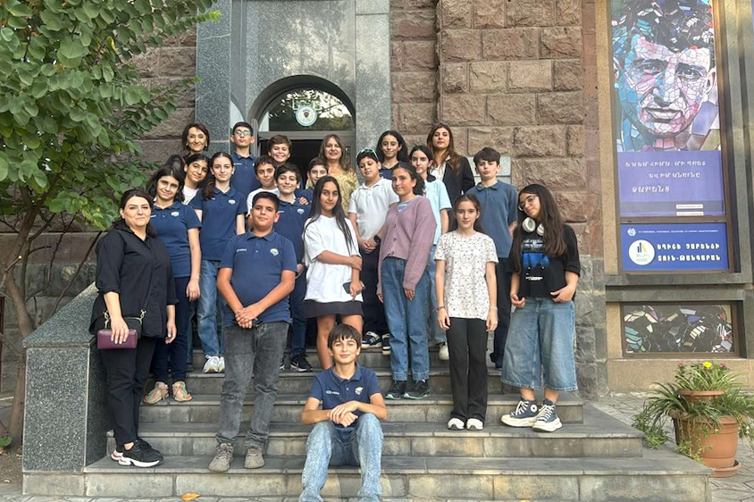 Չարենցի տանը՝ Չարենցի թոռնուհու հետ